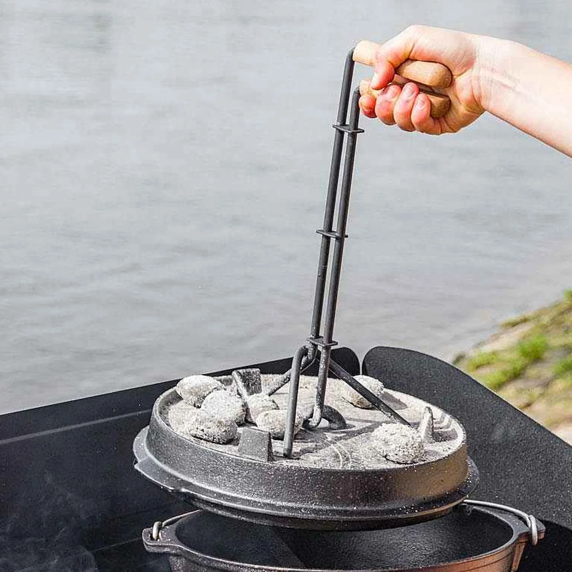 Petromax Dutch Oven/Feuertopfe>Professioneller Deckelheber