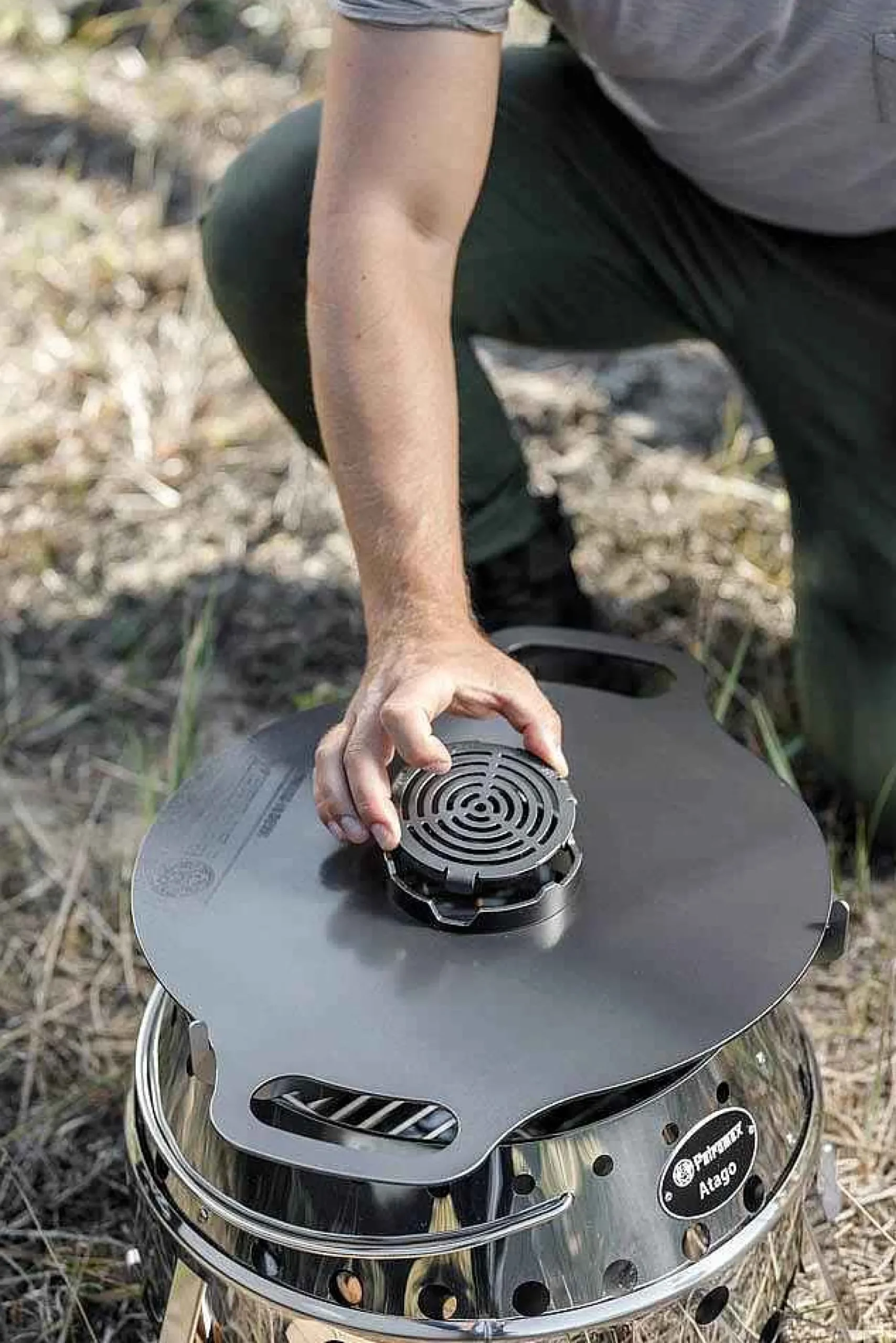 Petromax Grills>Setzen Sie Die Atago-Grillplatte Ein